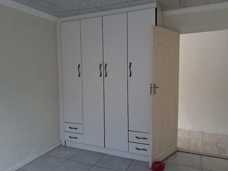 To Let 5 Bedroom Property for Rent in Cambridge Eastern Cape